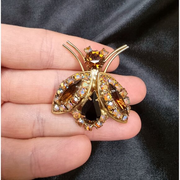 Vintage 1960's Gold-Tone Bug Brooch  Amber Iridescent Rhinestones Sparkling Broo - Picture 4 of 4